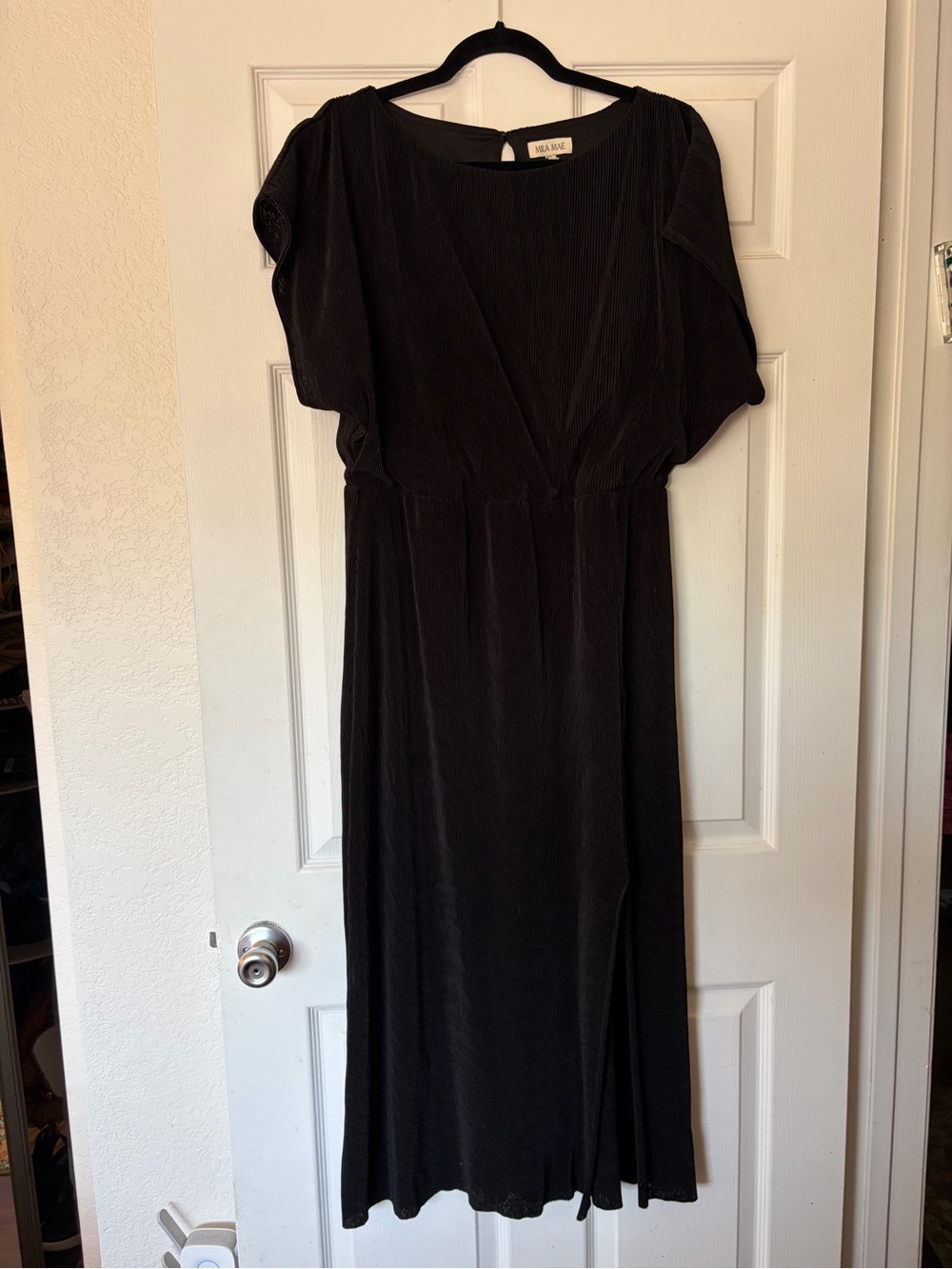 Mila Mae Pleated Short Sleeve Black Midi Dress